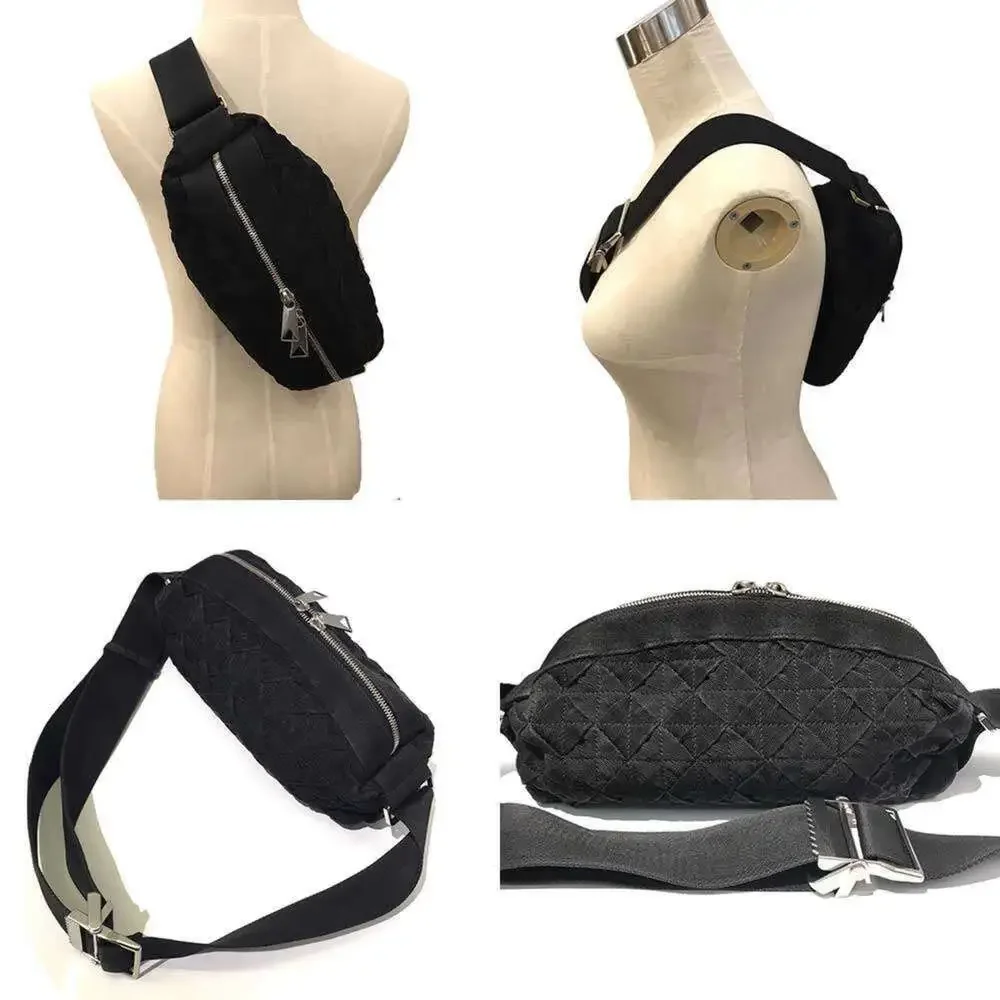 BOTTEGA VENETA Black Intrecciato Hobo Bag
